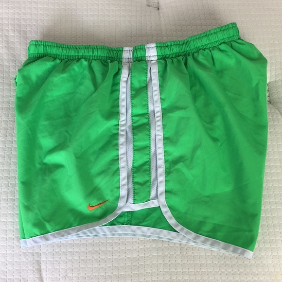 ✅Women Nike running shorts size M - Picture 1 of 4